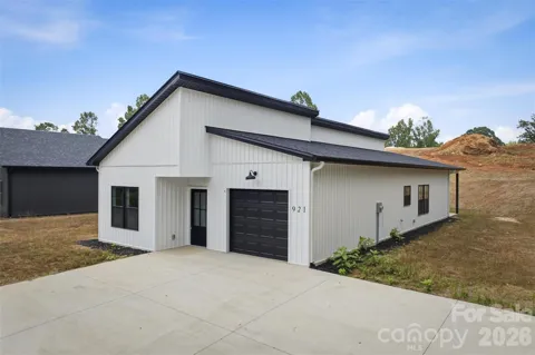 921 Overlook Drive SW
