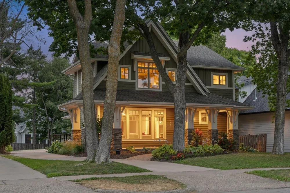 633 Park Street E Wayzata, MN 55391
