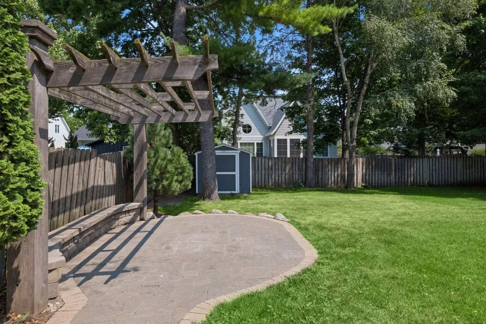 633 Park Street E Wayzata, MN 55391