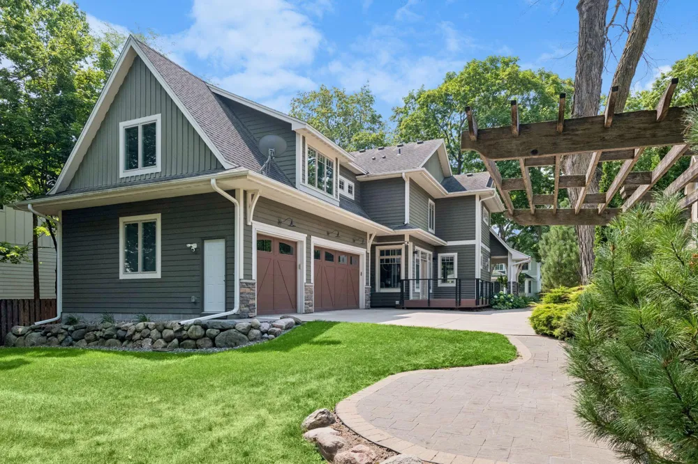 633 Park Street E Wayzata, MN 55391