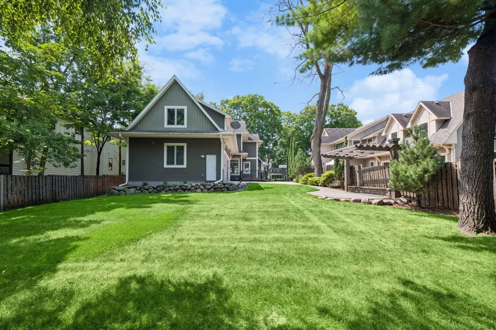 633 Park Street E Wayzata, MN 55391