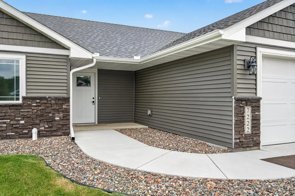7222 Hawthorne Court North Branch, MN 55056