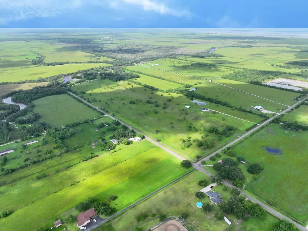 1734 Haynes Road Anahuac, TX 77514