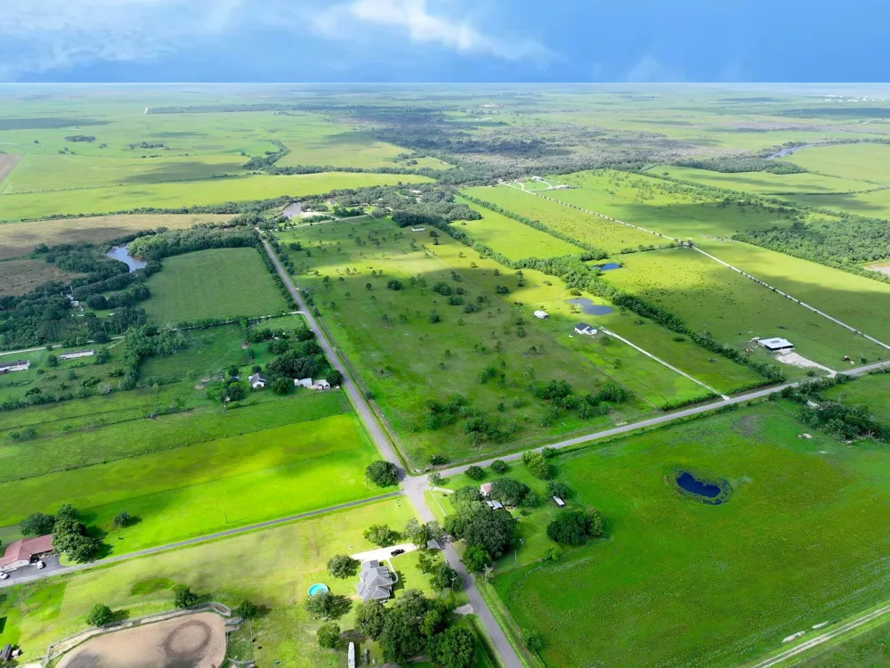 1734 Haynes Road Anahuac, TX 77514