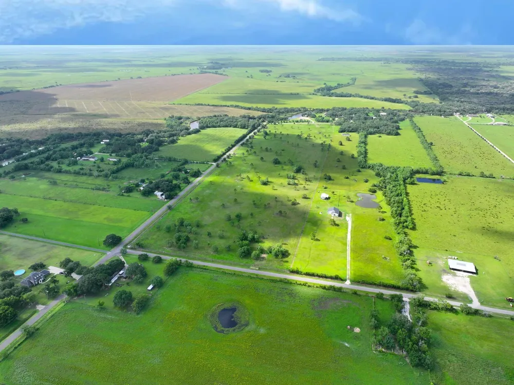 1734 Haynes Road Anahuac, TX 77514