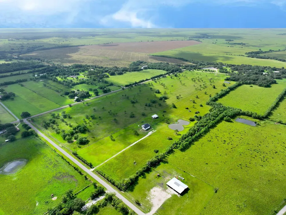 1734 Haynes Road Anahuac, TX 77514