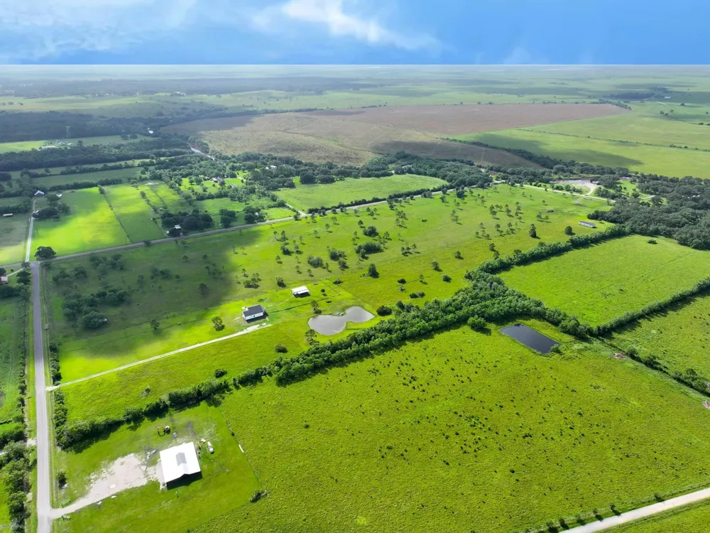 1734 Haynes Road Anahuac, TX 77514