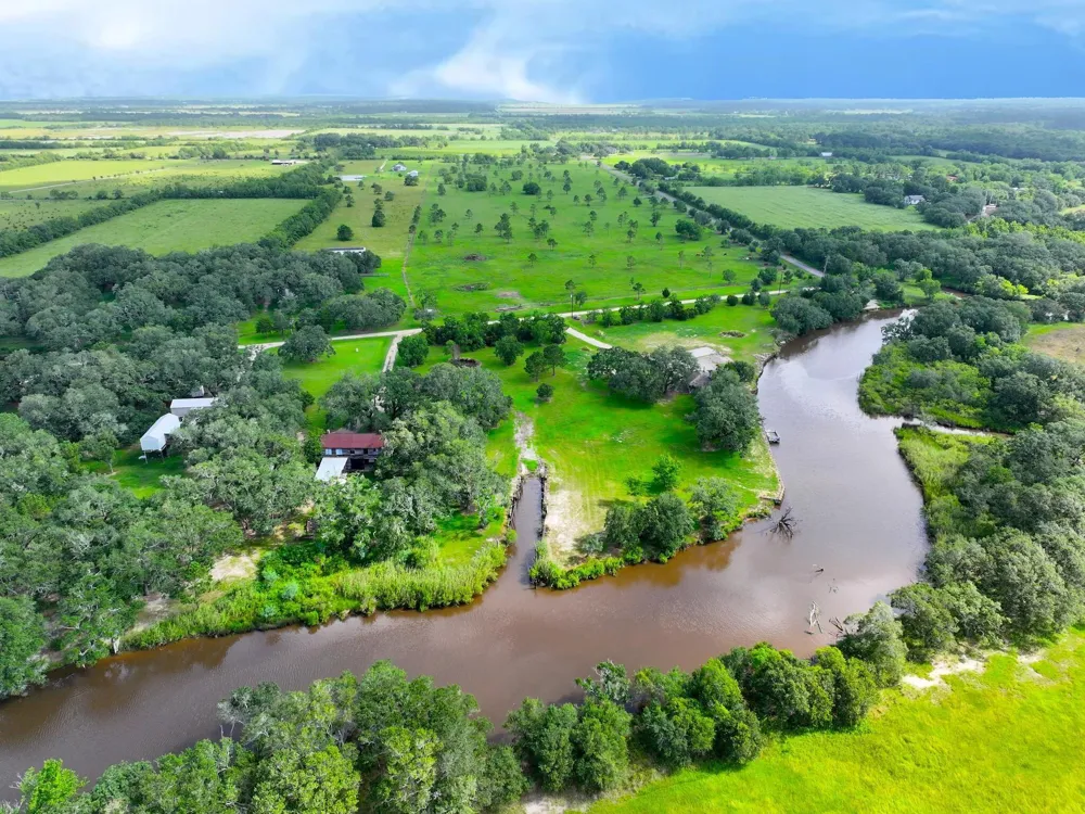 1734 Haynes Road Anahuac, TX 77514