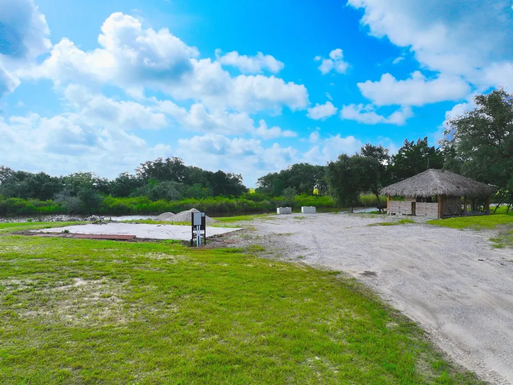 1734 Haynes Road Anahuac, TX 77514