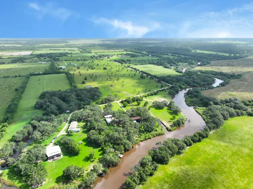 1734 Haynes Road Anahuac, TX 77514