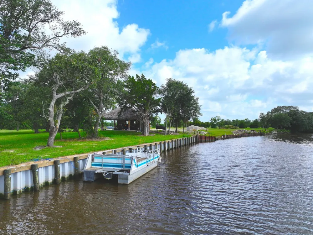 1734 Haynes Road Anahuac, TX 77514