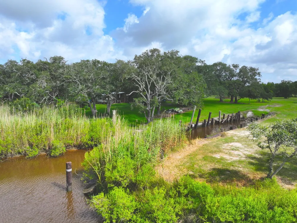 1734 Haynes Road Anahuac, TX 77514