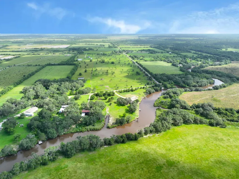 1734 Haynes Road Anahuac, TX 77514