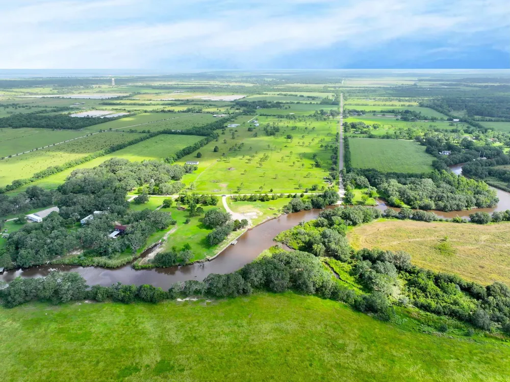 1734 Haynes Road Anahuac, TX 77514