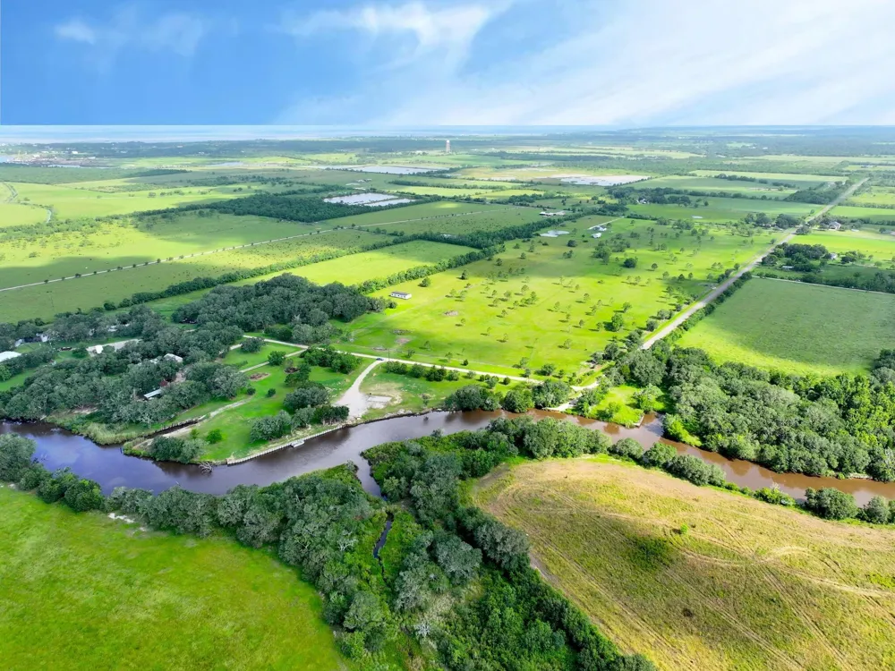 1734 Haynes Road Anahuac, TX 77514