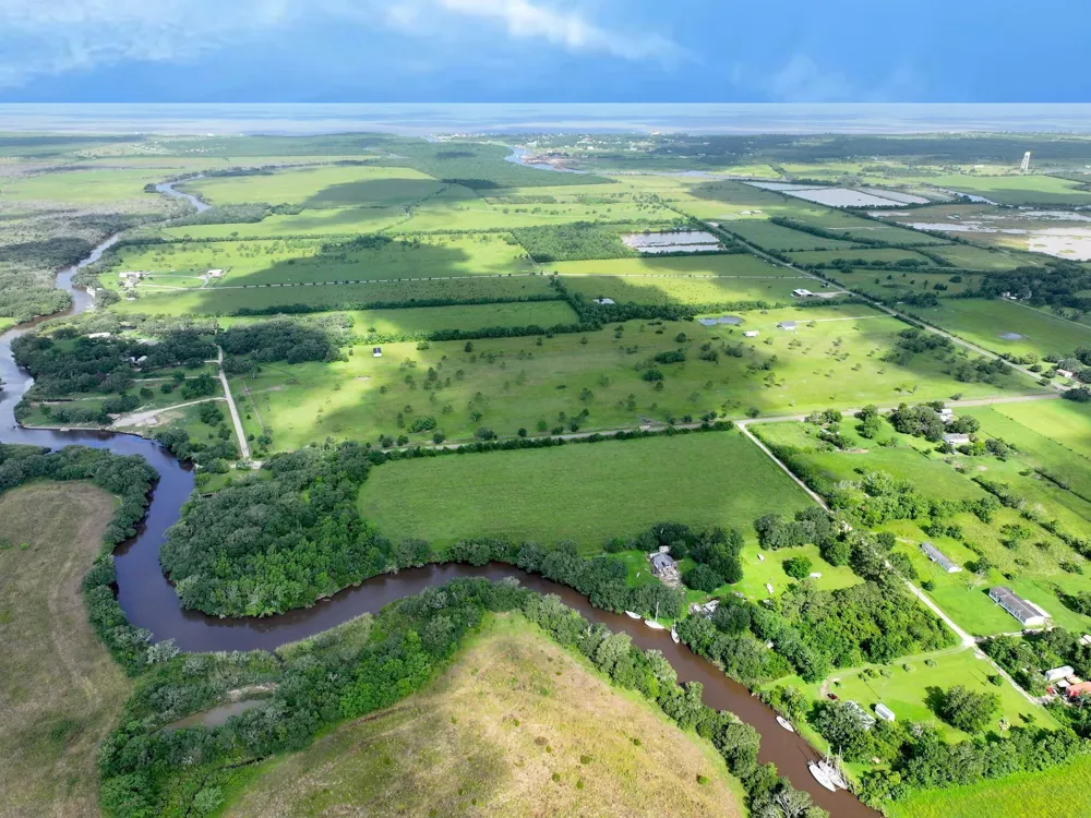 1734 Haynes Road Anahuac, TX 77514