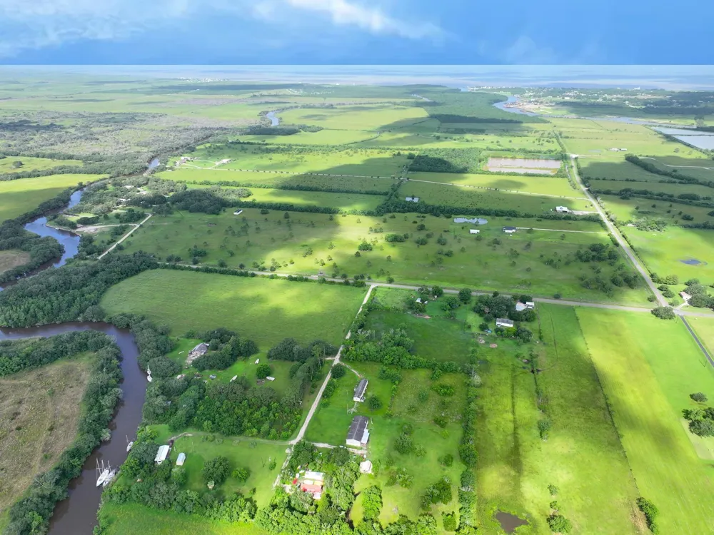 1734 Haynes Road Anahuac, TX 77514