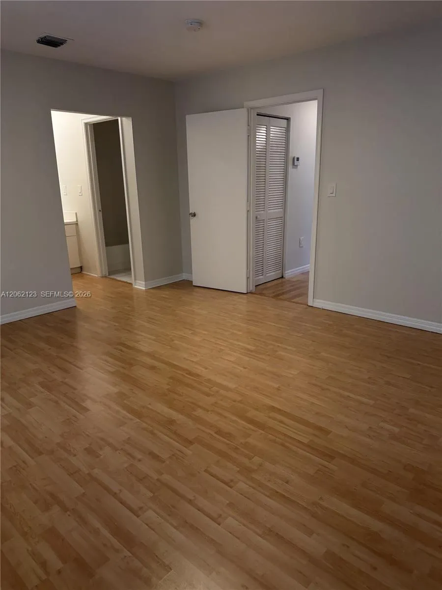 11810 NE 19th Dr #5 North Miami, FL 33181