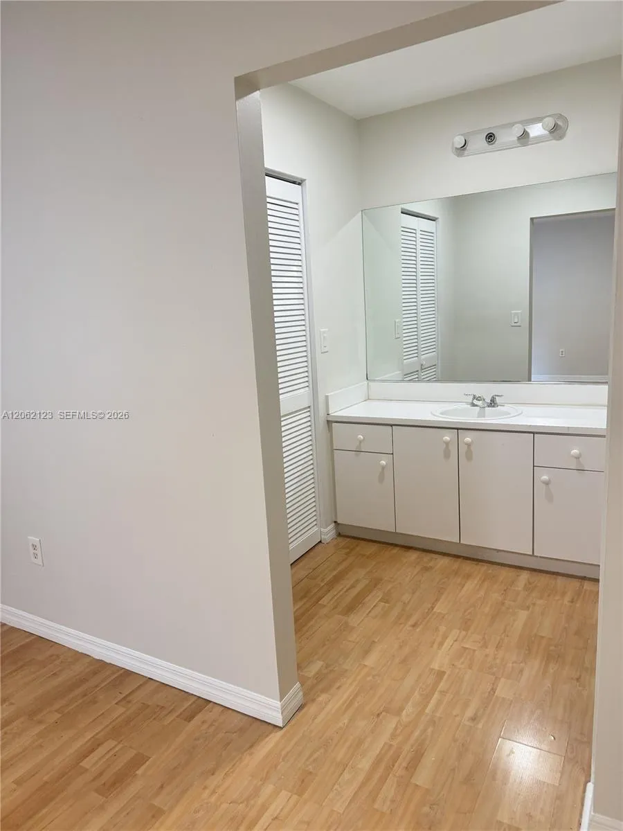 11810 NE 19th Dr #5 North Miami, FL 33181