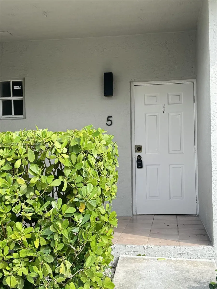 11810 NE 19th Dr #5 North Miami, FL 33181
