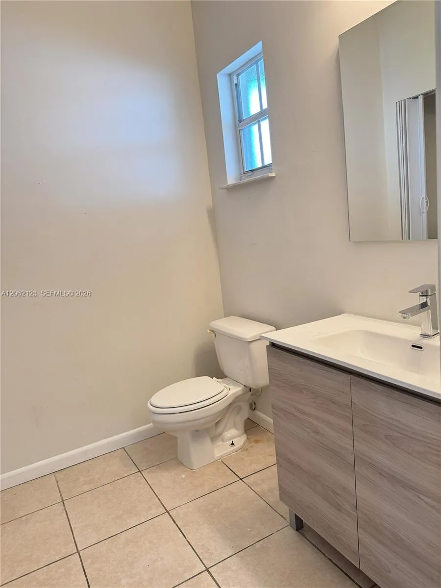 11810 NE 19th Dr #5 North Miami, FL 33181