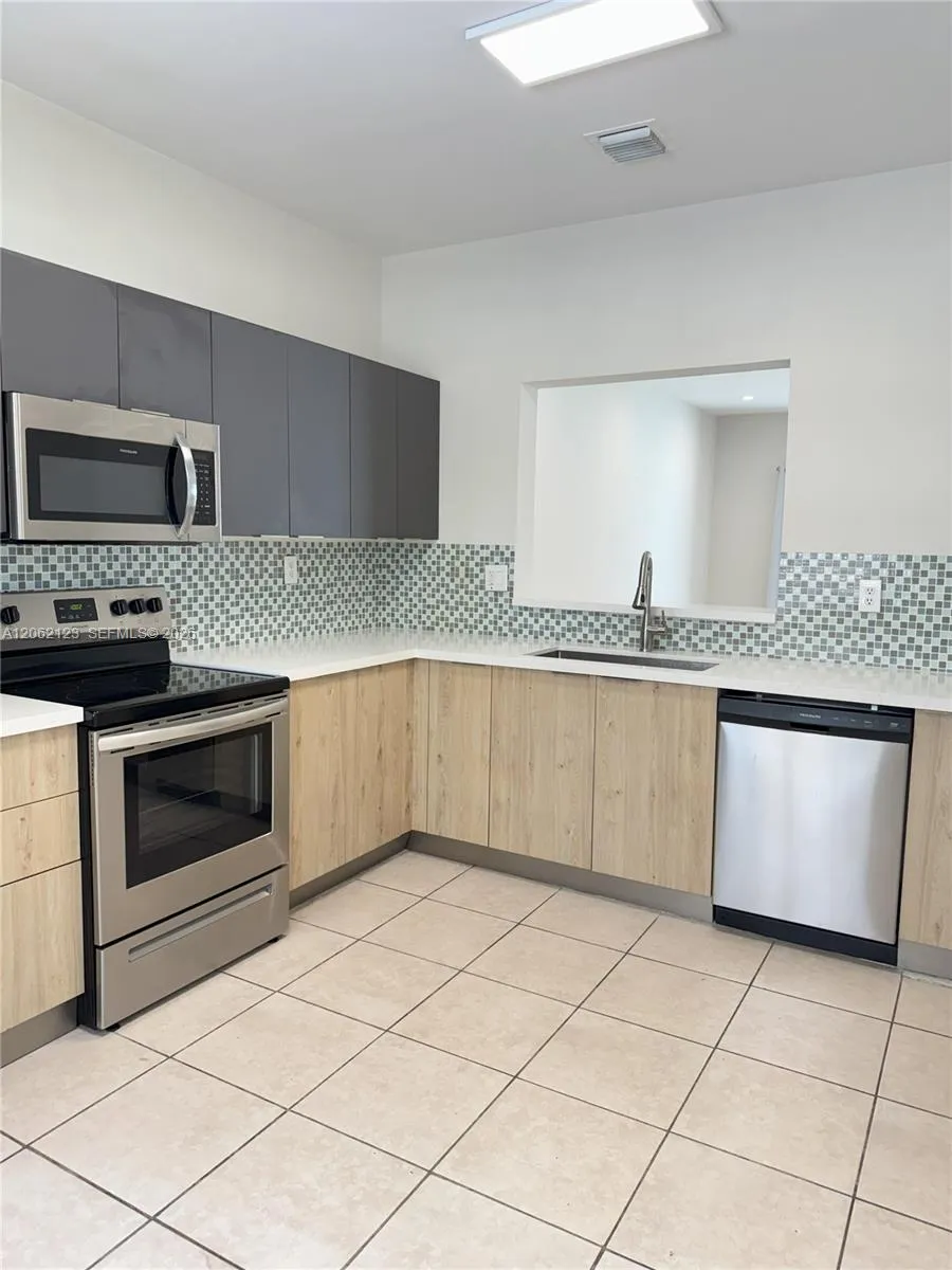 11810 NE 19th Dr #5 North Miami, FL 33181