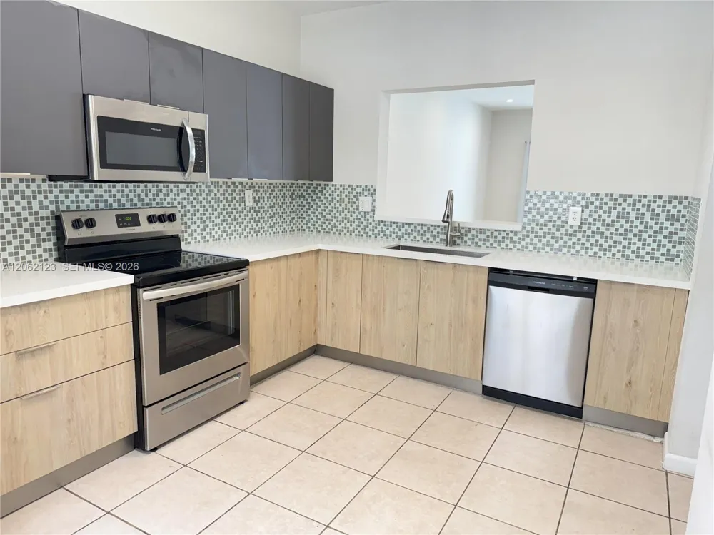 11810 NE 19th Dr #5 North Miami, FL 33181