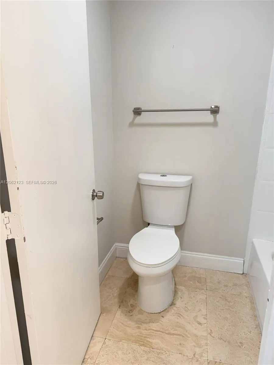 11810 NE 19th Dr #5 North Miami, FL 33181