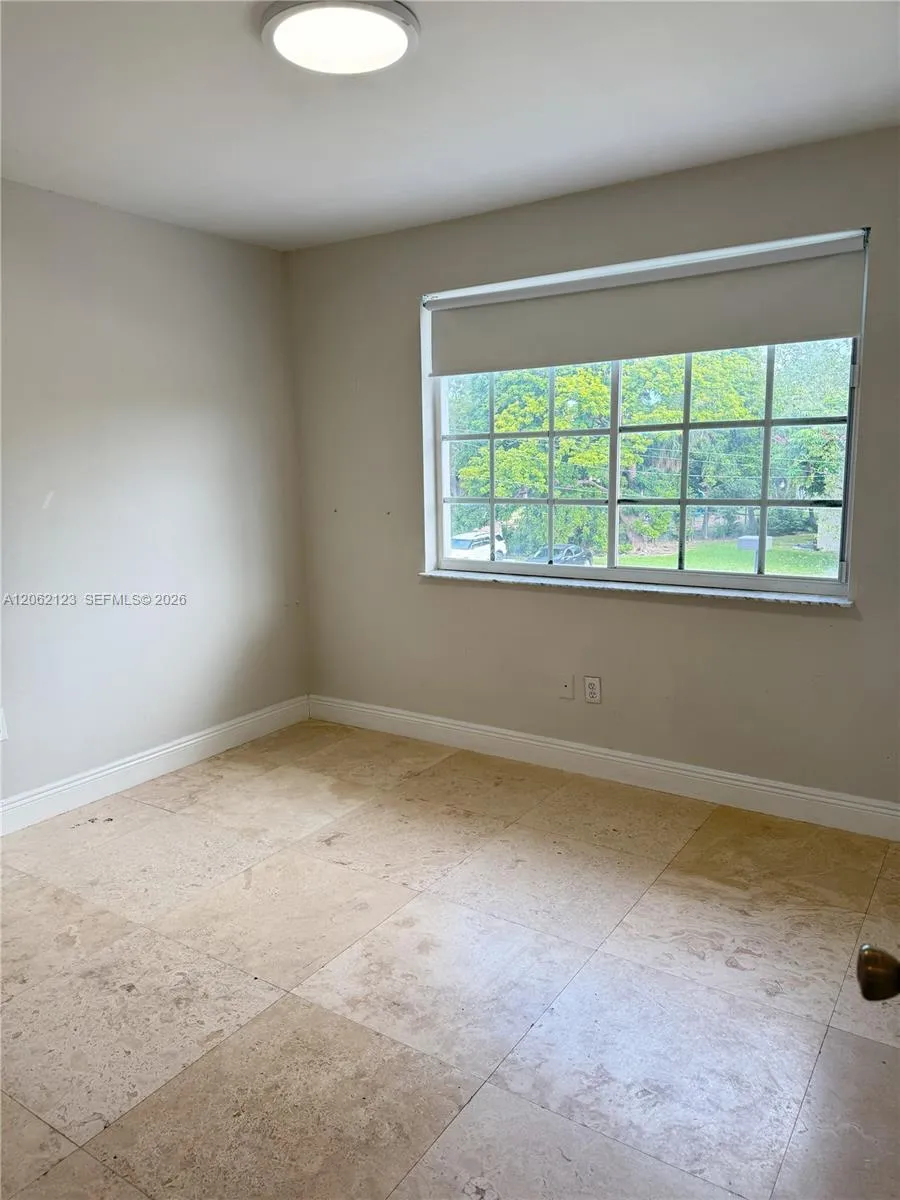 11810 NE 19th Dr #5 North Miami, FL 33181