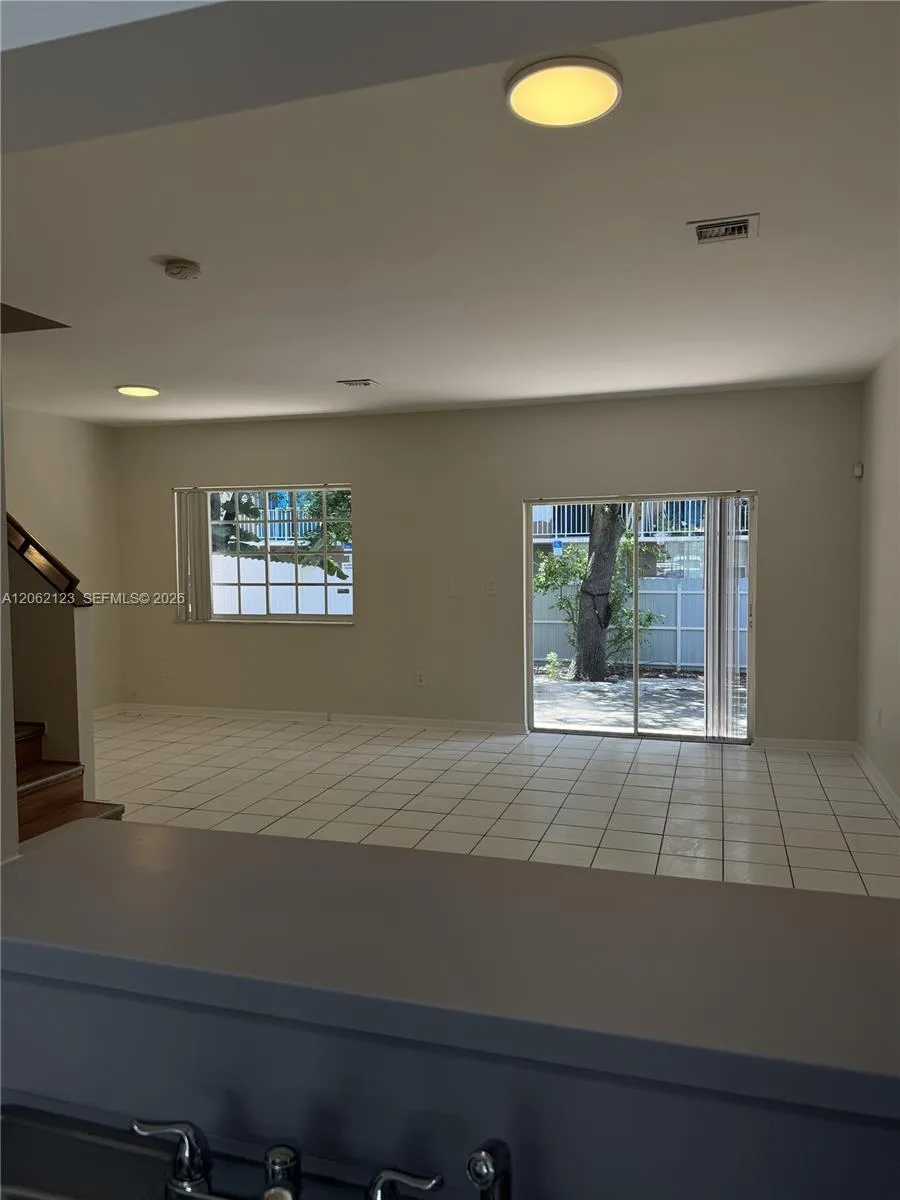 11810 NE 19th Dr #5 North Miami, FL 33181