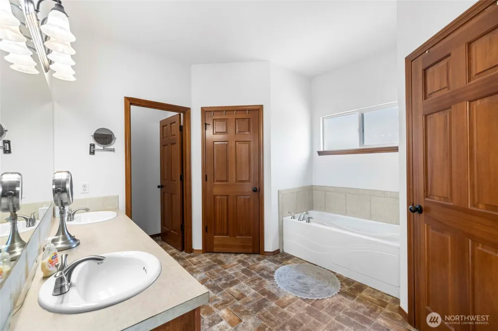 1810 Tundra Loop Mount Vernon, WA 98273