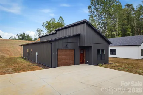 917 Overlook Drive SW