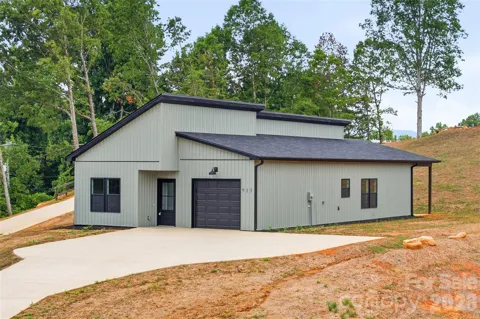 913 Overlook Drive SW