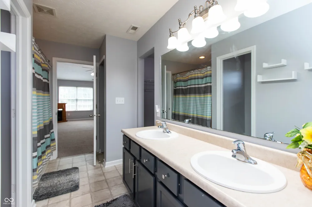 1324 Niagara Lane Franklin, IN 46131