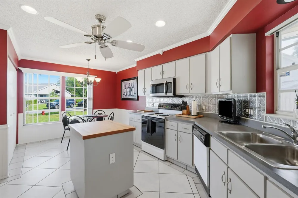 19 MISTY MEADOW DRIVE Boynton Beach, FL 33436