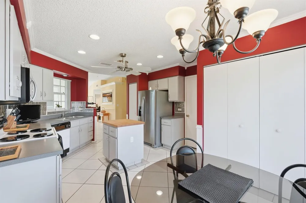 19 MISTY MEADOW DRIVE Boynton Beach, FL 33436