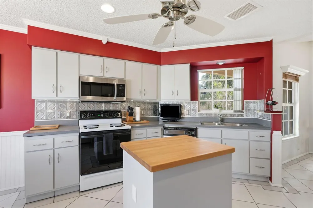 19 MISTY MEADOW DRIVE Boynton Beach, FL 33436