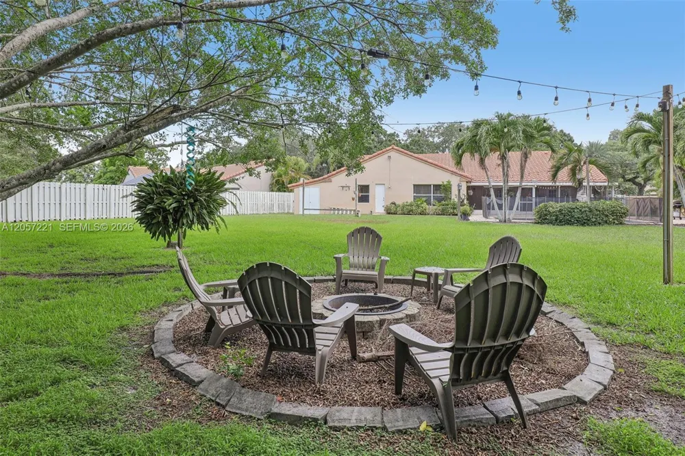 13100 NW 11th Dr Sunrise, FL 33323