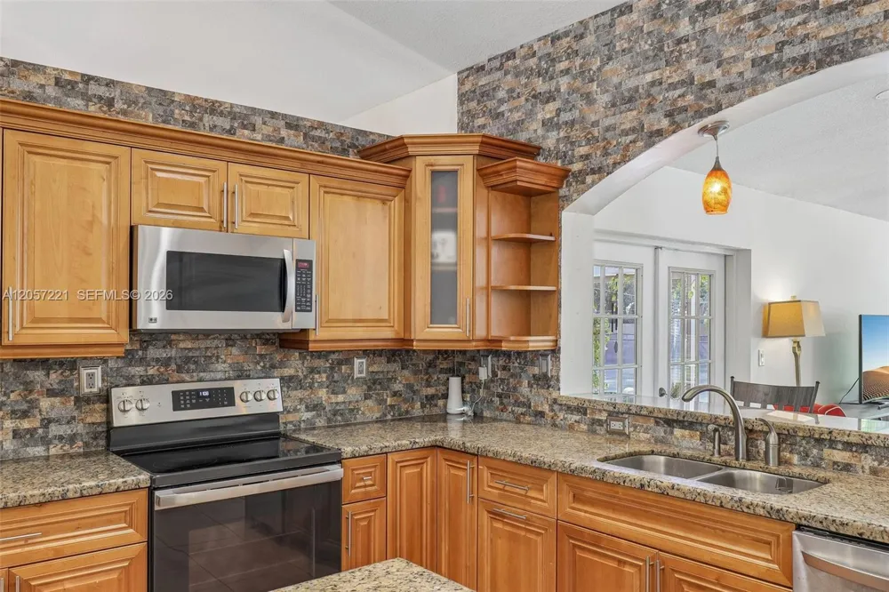 13100 NW 11th Dr Sunrise, FL 33323
