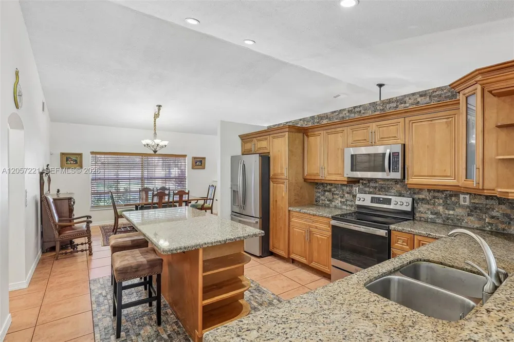 13100 NW 11th Dr Sunrise, FL 33323