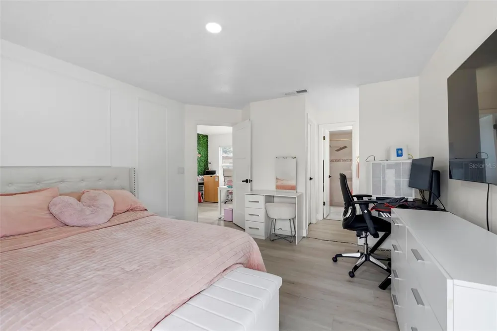10500 RAMBLEWOOD ROAD Orlando, FL 32837