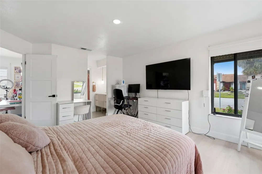 10500 RAMBLEWOOD ROAD Orlando, FL 32837