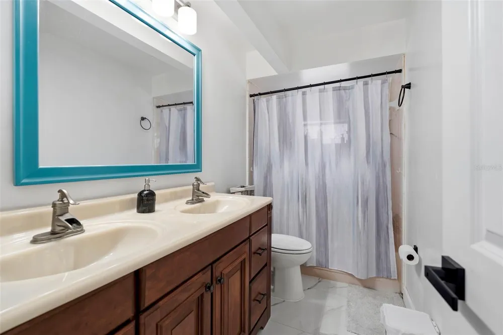 10500 RAMBLEWOOD ROAD Orlando, FL 32837