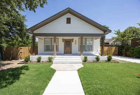 1321 E Magnolia Avenue