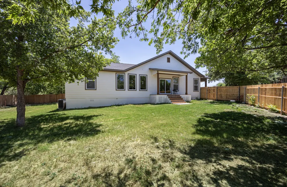 1321 E Magnolia Avenue Fort Worth, TX 76104