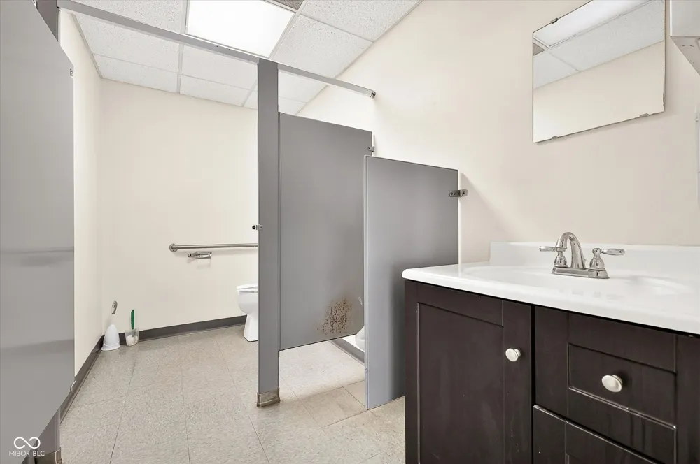 3913 Keystone Avenue Indianapolis, IN 46205