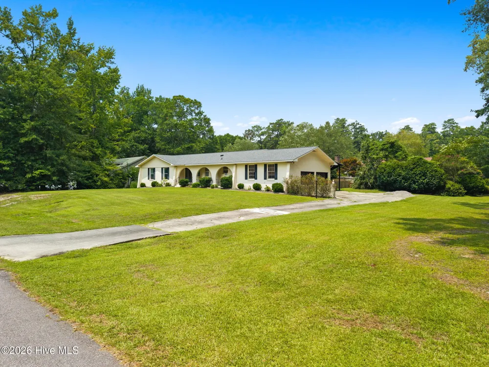 423 S Edgewood Circle Whiteville, NC 28472