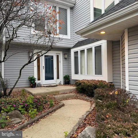 203 SUNSHINE LAKES DRIVE