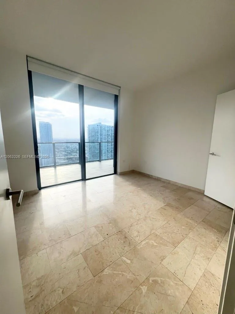 68 SE 6th St #3810 Miami, FL 33131