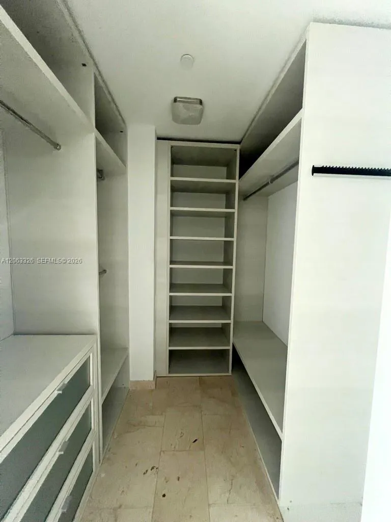 68 SE 6th St #3810 Miami, FL 33131